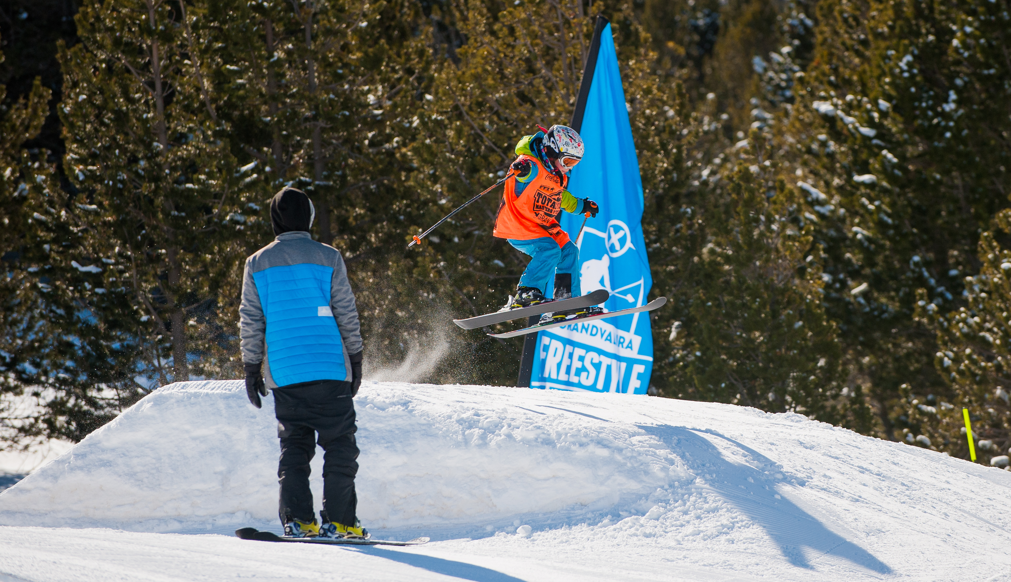 Ski freestyle lessons in Andorra, courses. Try them and learn!