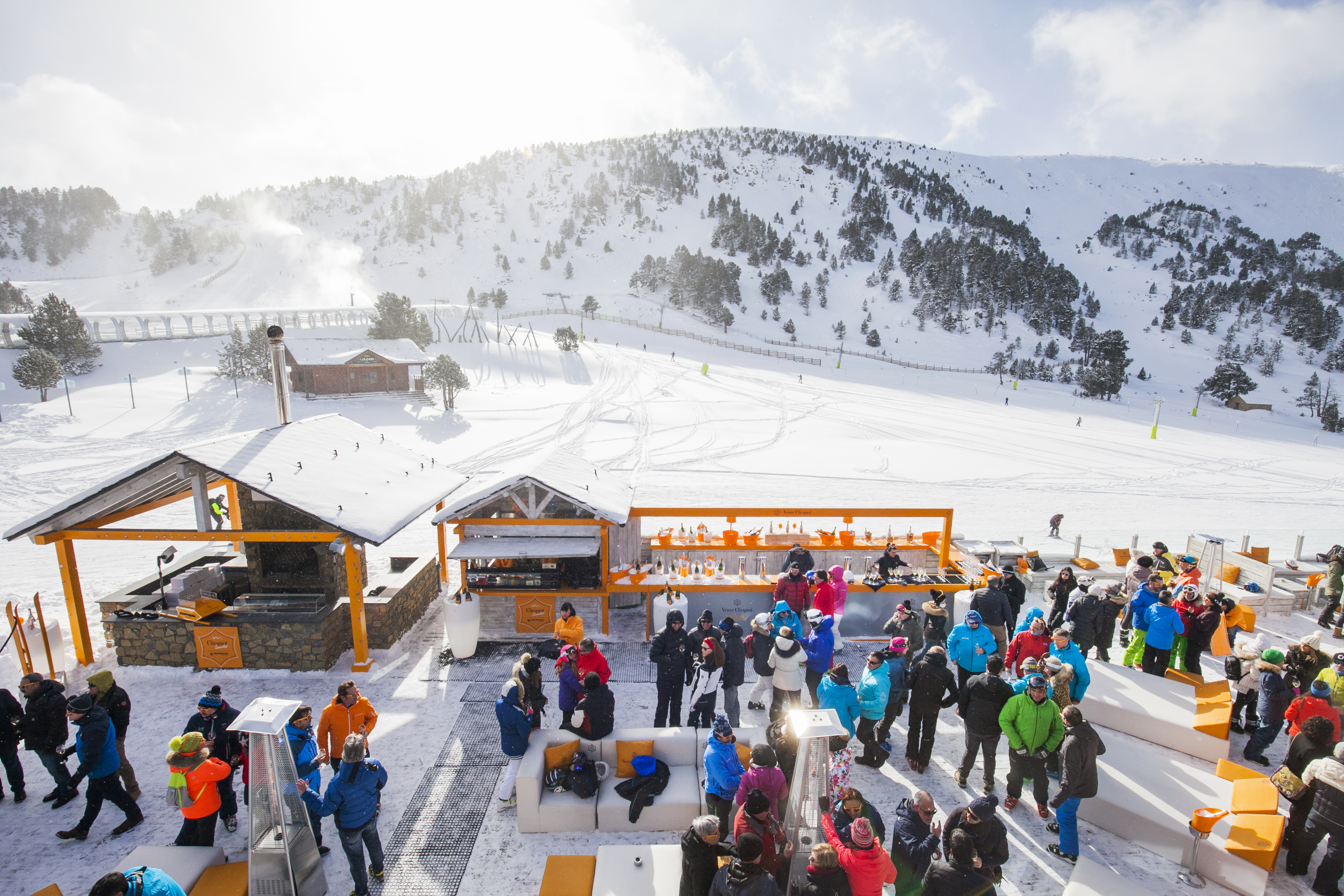 Grandvalira celebra la fiesta de inauguración de invierno de la terraza Clicquot Snow Club | Grandvalira