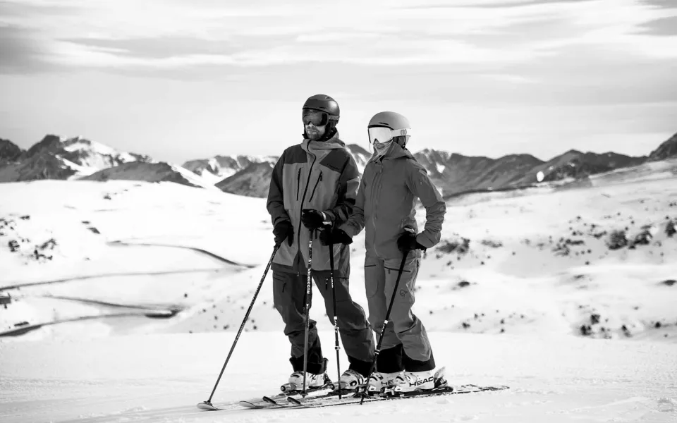 An Ultimate Guide to Ski Poles Sizing Chart, Height and Tips