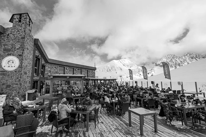 Grandvalira-terrazas&music-cbbccostarodona