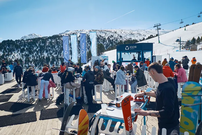 terraza de iqos con ambiente