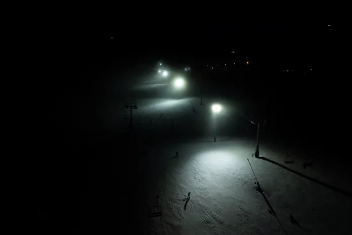 Esquiadors a la pista nocturna de grandvalira